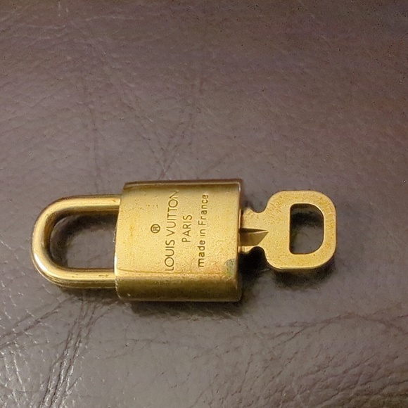 LV Lock & Key #316 - Picture 2 of 5
